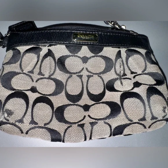 Coach signature canvas zip wristlet - Picture 4 of 10